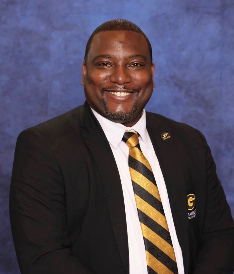 Dr. Trayvean Scott