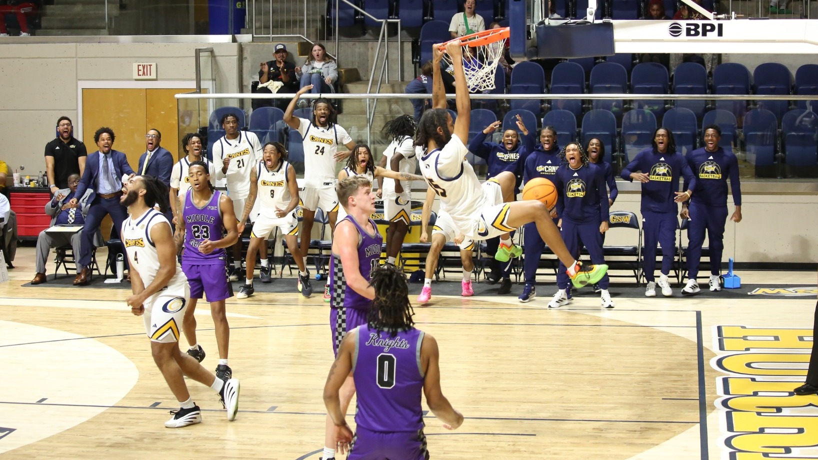 Driver Dunk vs Middle Georgia