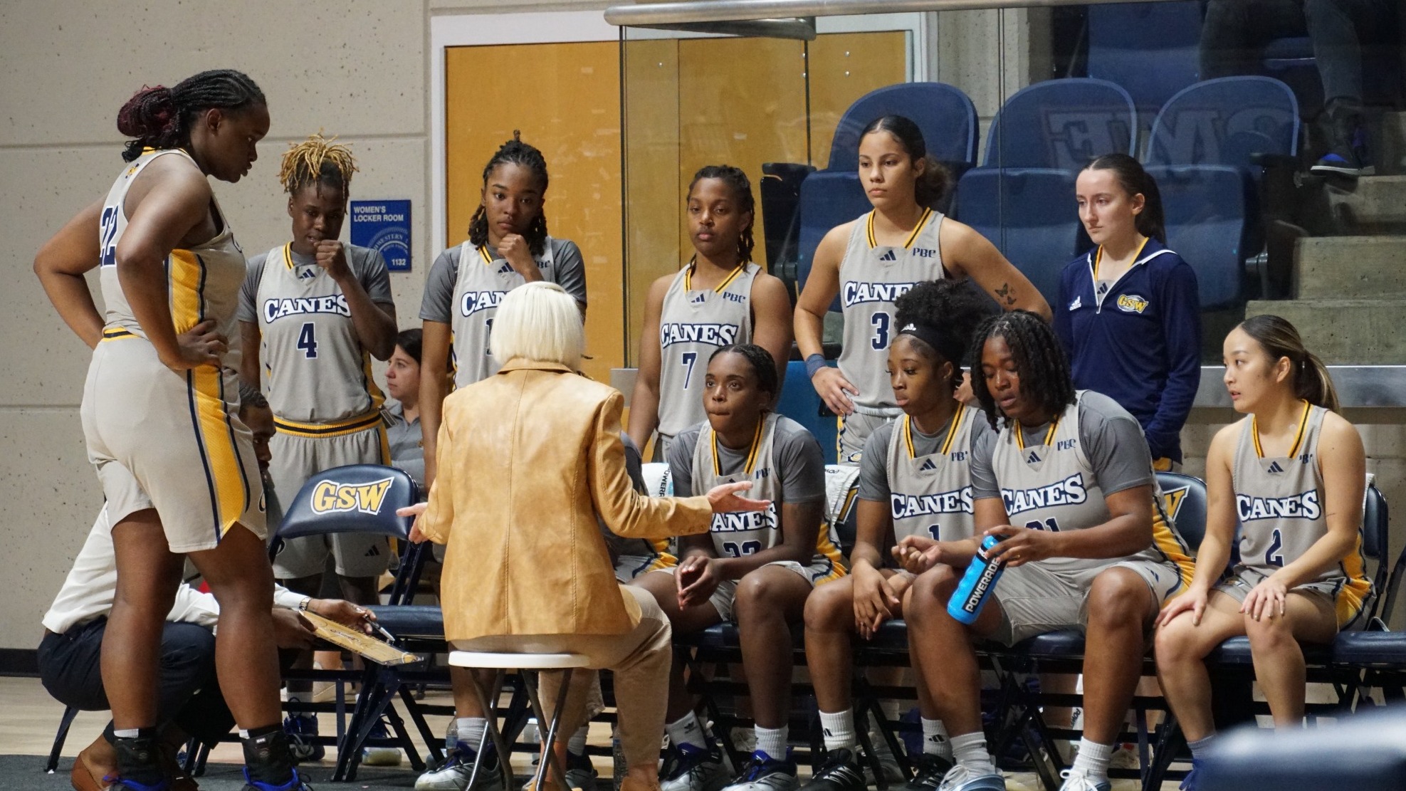 Womens Basketball Team Huddle 25 MGA