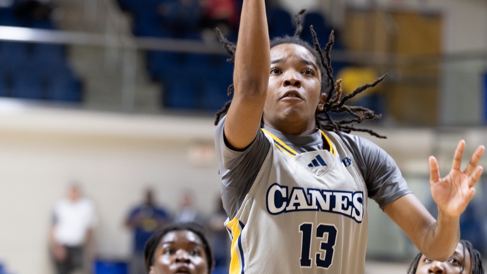 Robinson one handed shot vs Fort Lauderdale 25