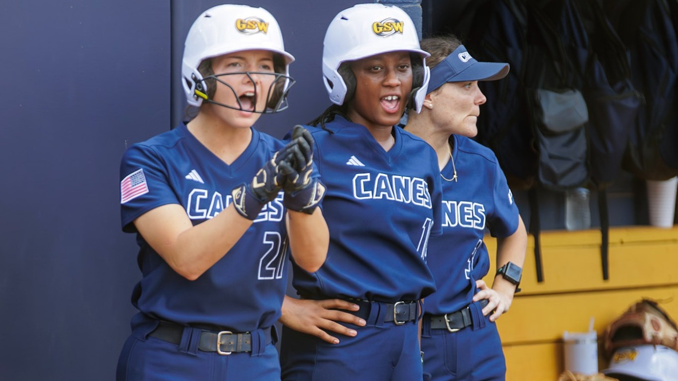 GSW Players Cheering from On Deck Circle 