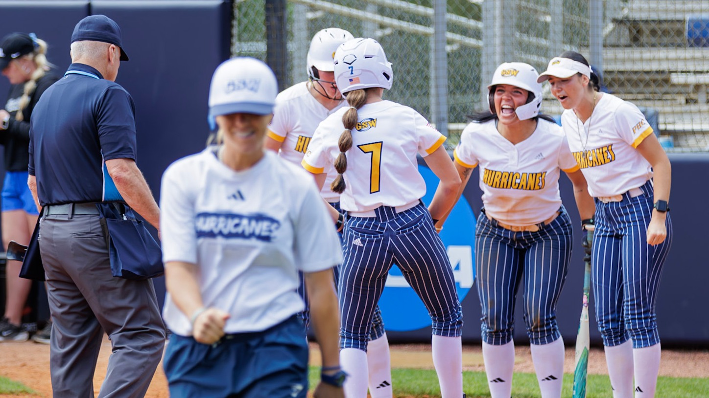 Dansby home run with teammates at the plate
