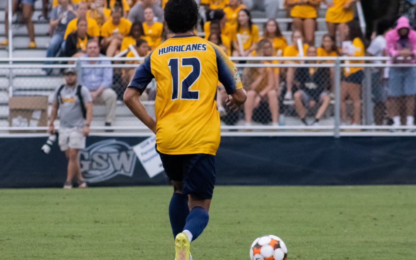 GSW mens soccer player 12 dribbles towards crowd vs Andrew