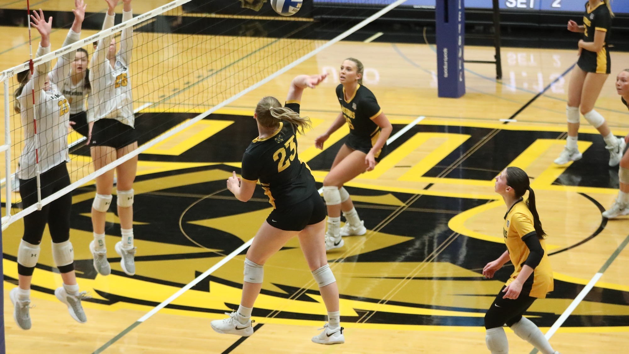 Volleyball's Season Comes to an End at No. 3 UWOshkosh Gustavus