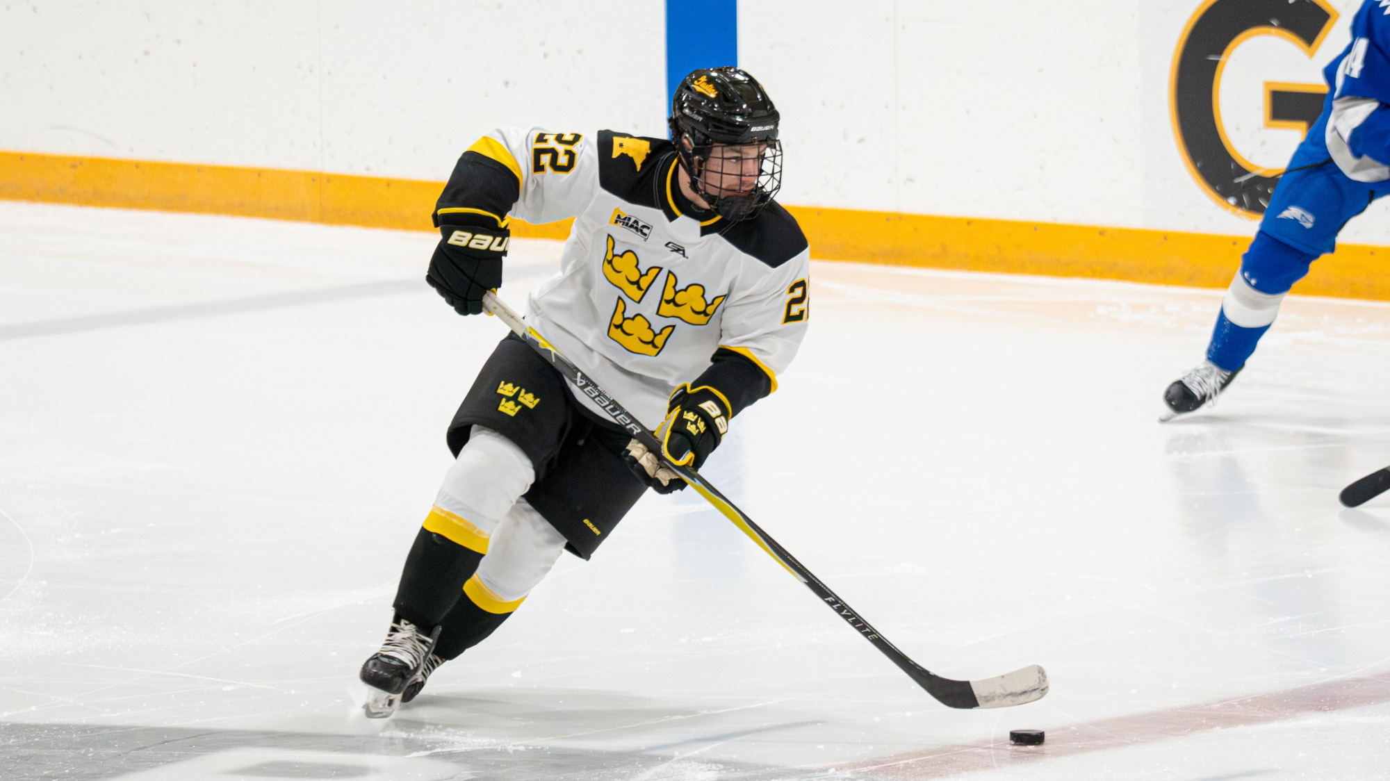 040926_MH_D3HockeyNews_All-American_Award_Mellgren_Story_Photo