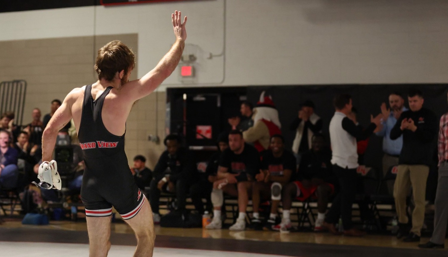 Reeves Standing ovation 