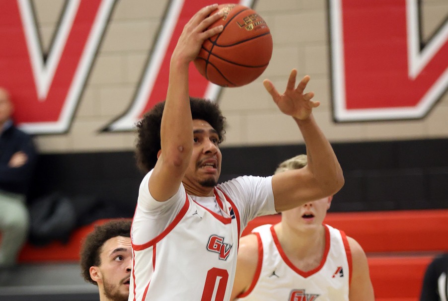 men's bb win over clarke article