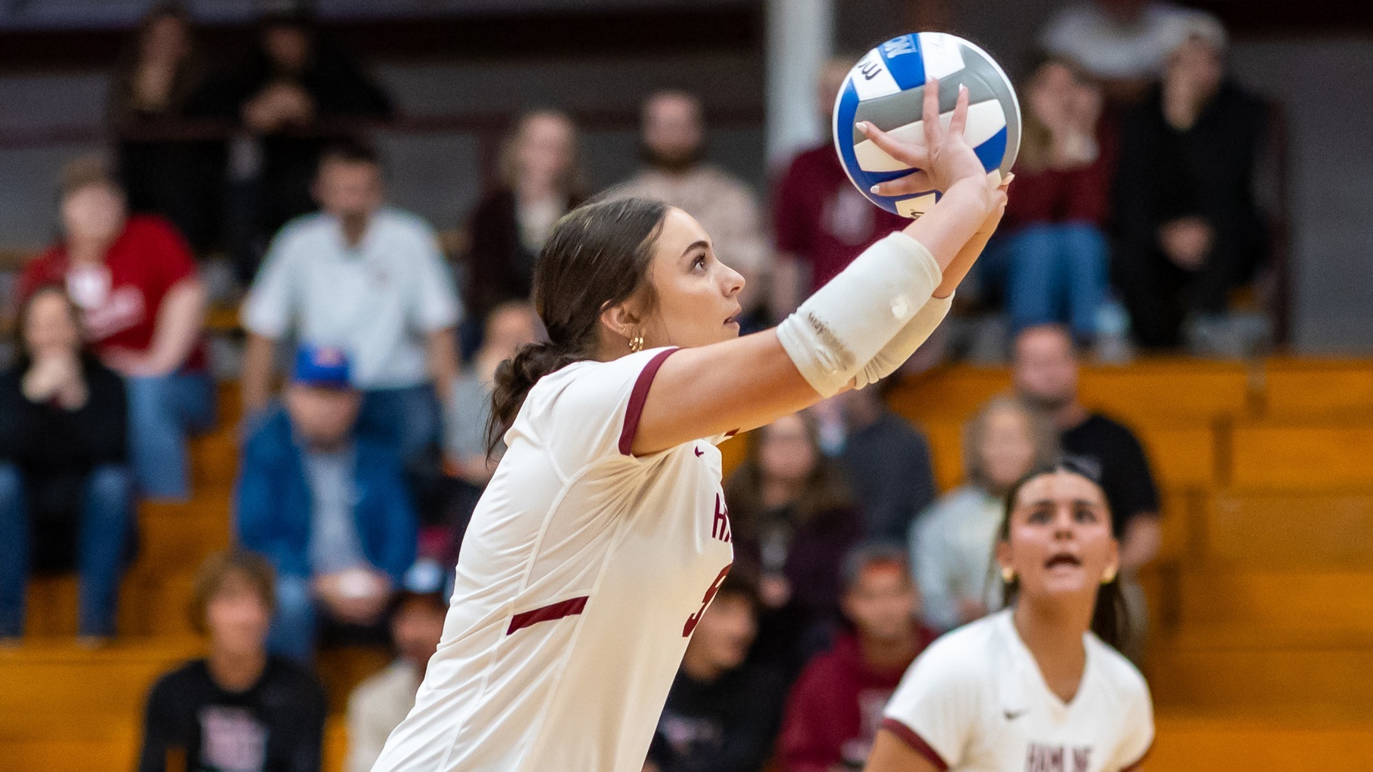 Quincy Asmus setting the ball