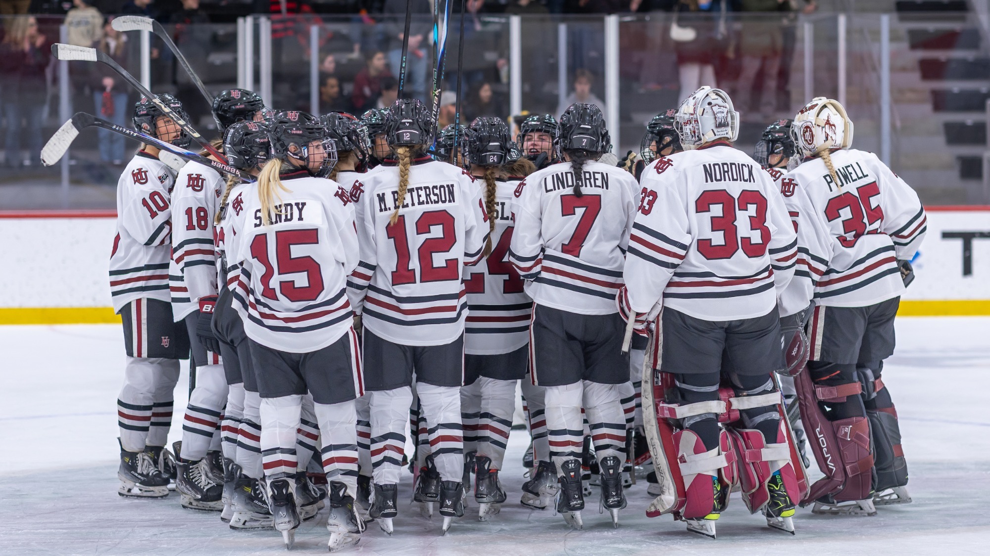 Hamline Women's Hockey huddle vs CSB