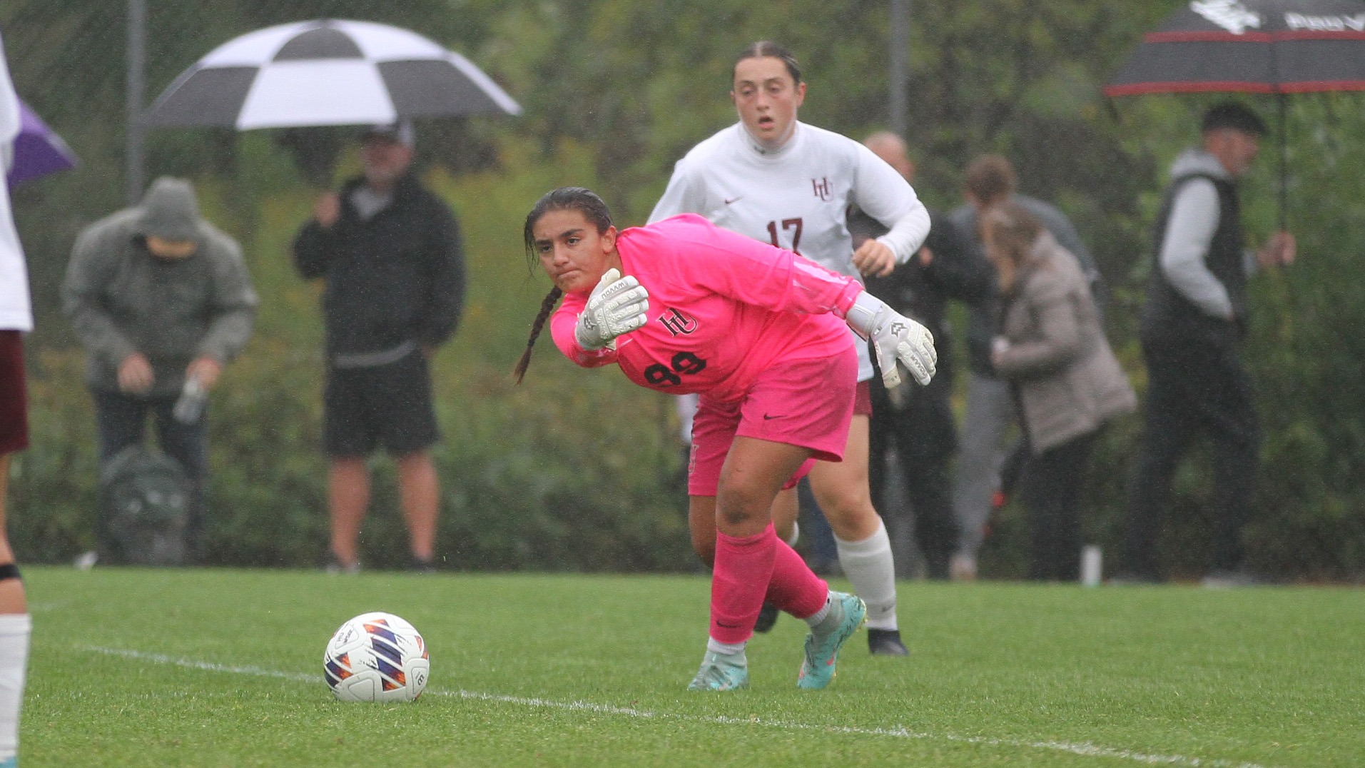 Sharis Garcis throwing the ball against Augsburg