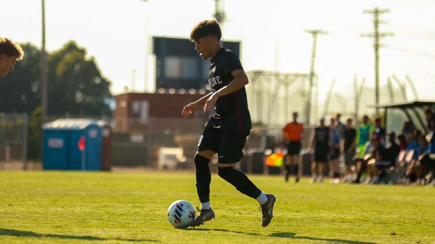 Johanso Camacho dribbling the ball against SNC
