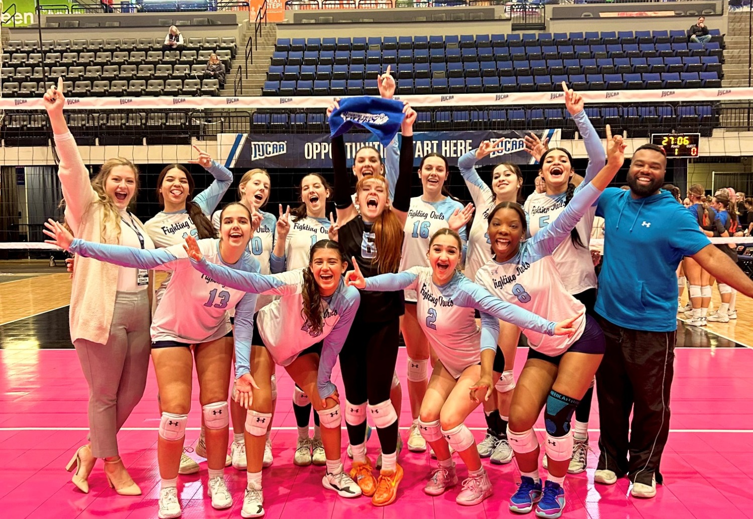 Harford women's volleyball team at the NJCAA championship tournament