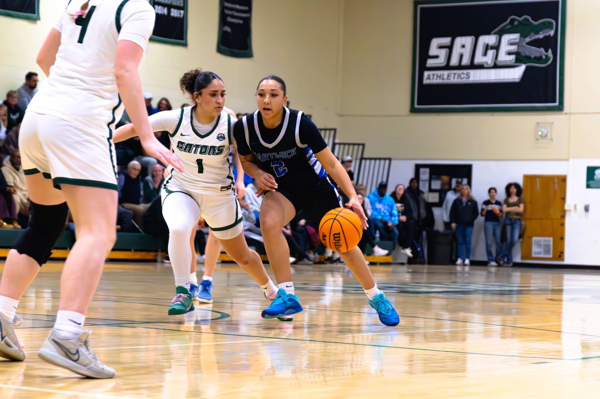 Yadi Smith - Women's Basketball