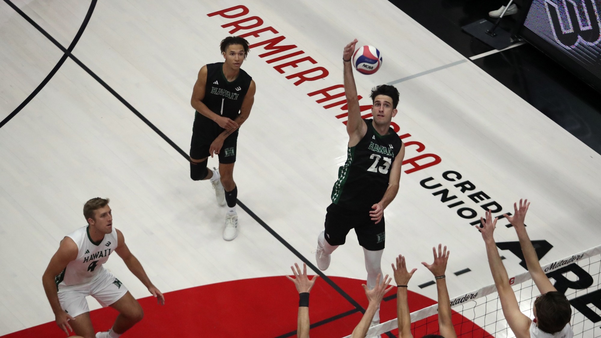 Men’s Volleyball Completes Sweep of CSUN University of Hawai'i at