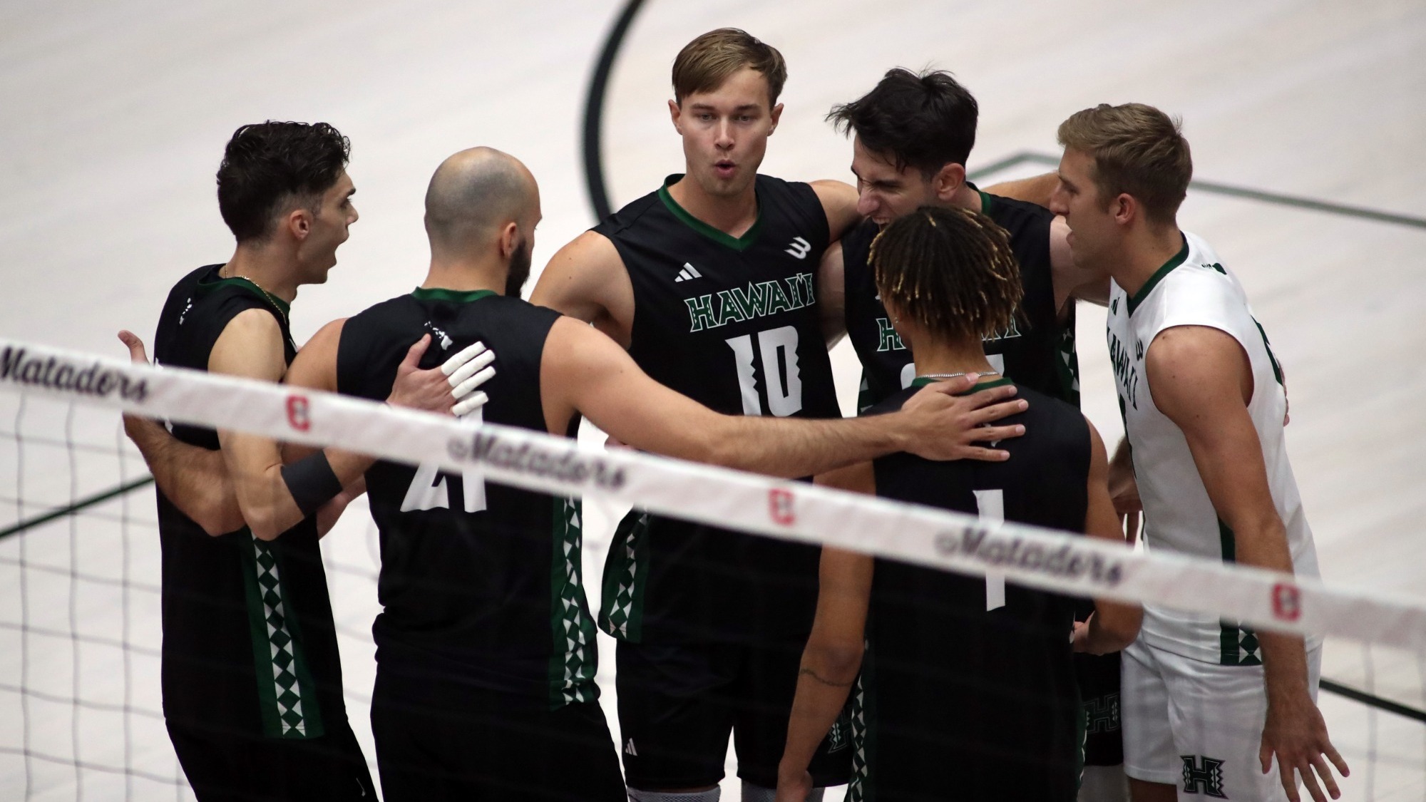 Men’s Volleyball Pulls Away Late Against UCSB University of Hawai'i