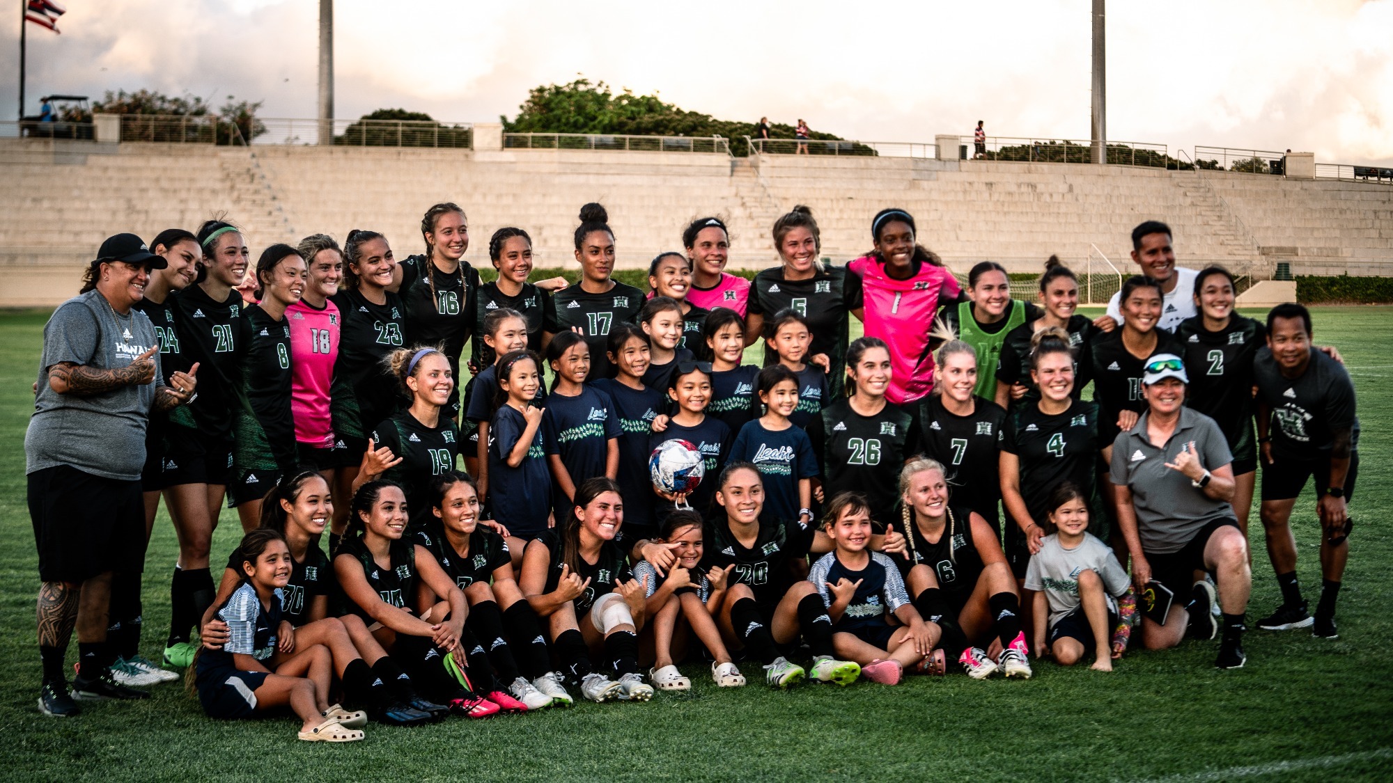 WSoc_group shot