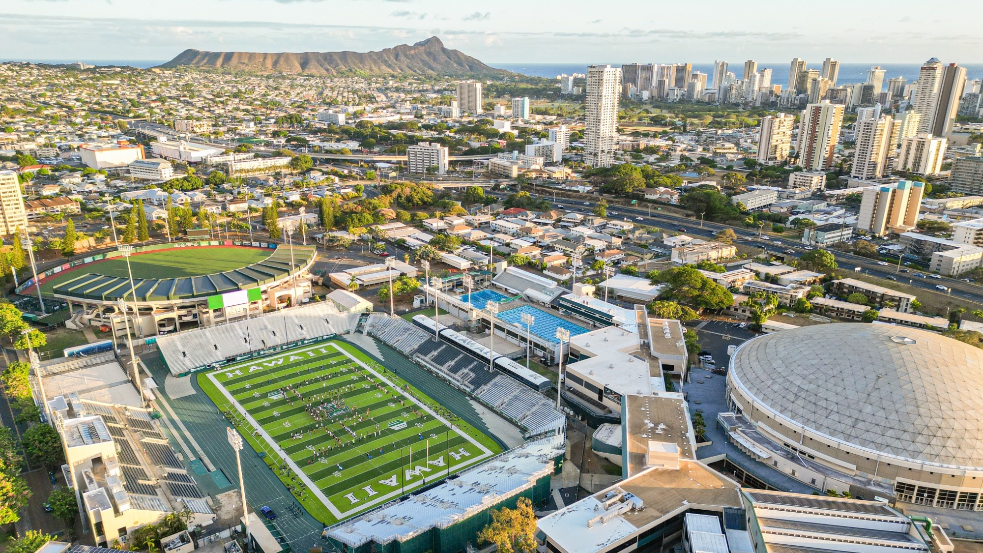 UH Athletics Enters New Era of Brand Licensing With CLC Partnership