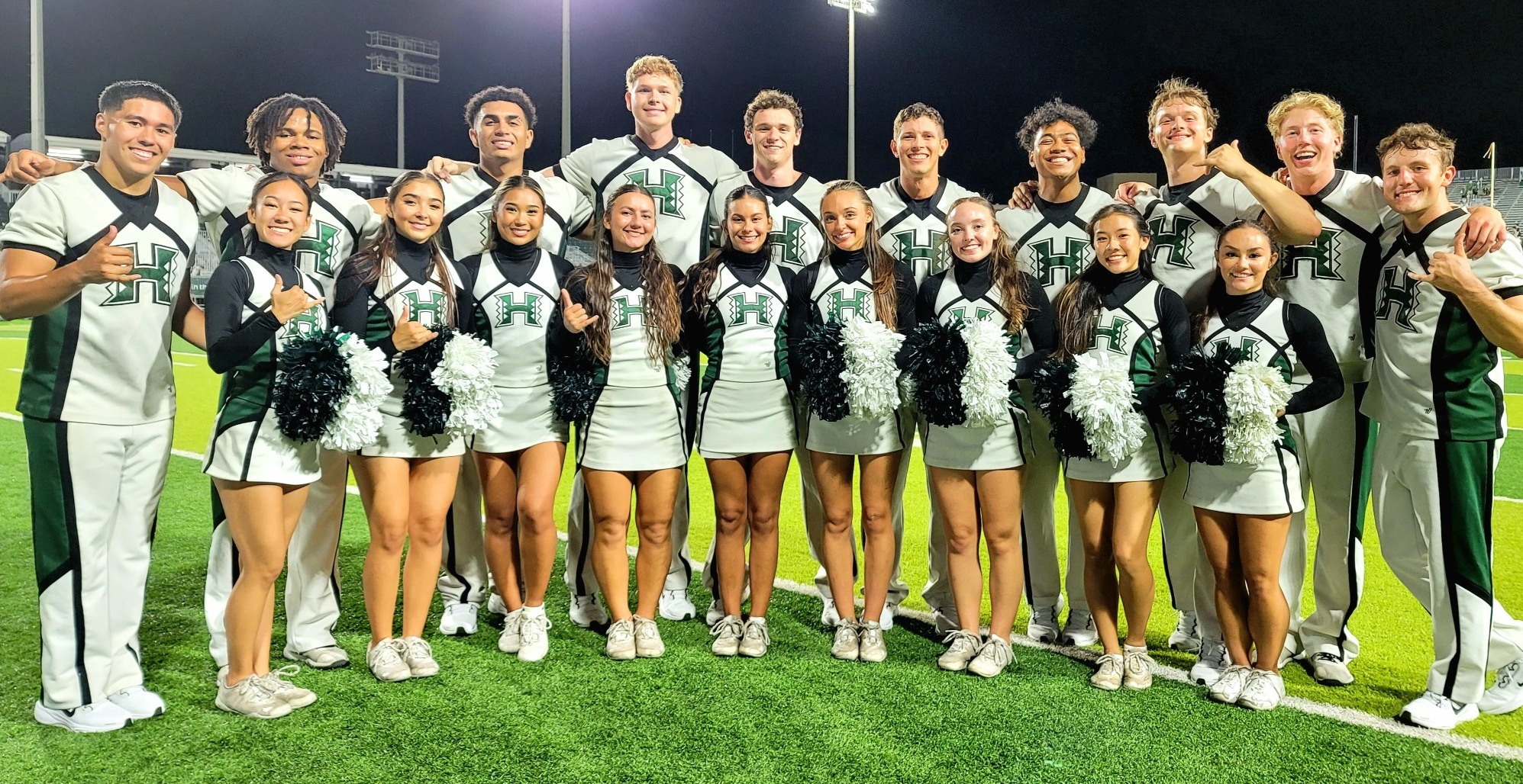 2025-26 UH Cheer team