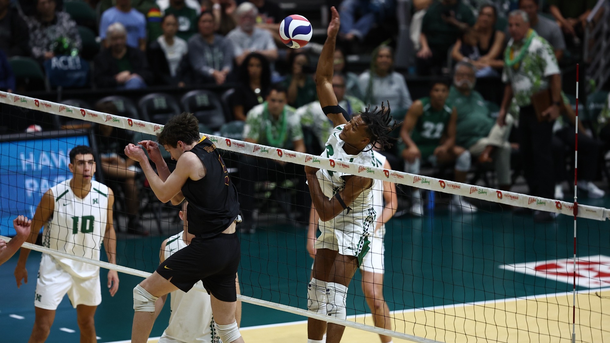 Louis Sakanoko kill vs Loyola Chicago