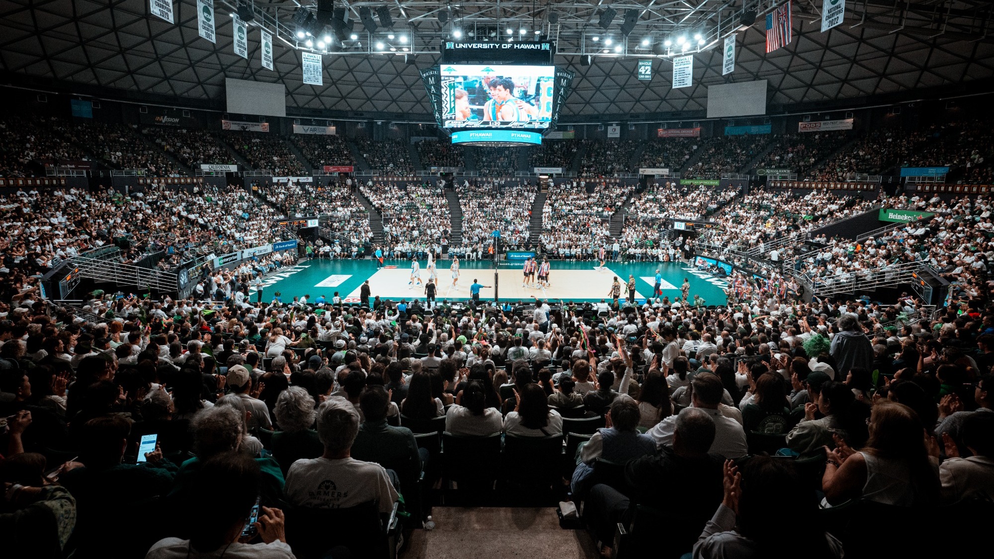 Bankoh Arena at Stan Sheriff Center crowd vs. UCLA