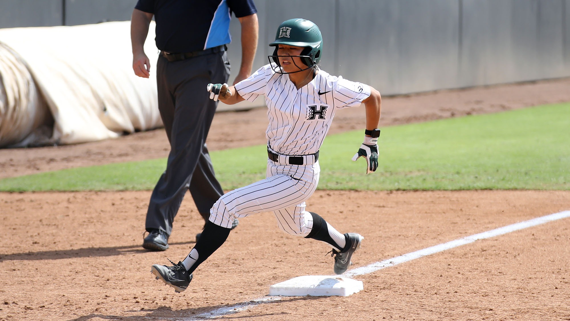 Carys Murakami scores tying run at LBSU 3-21-2026