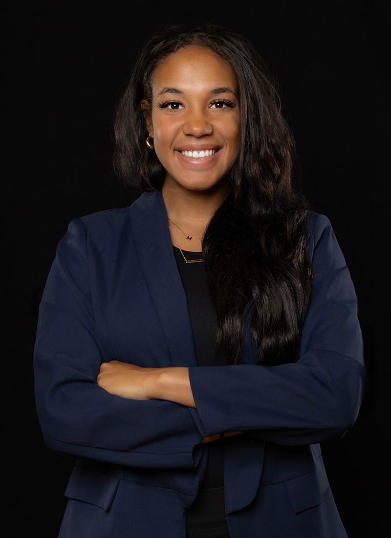 Olivia Nixon Basketball Headshot 2024-25