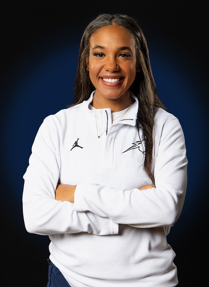 Olivia Nixon Basketball Headshot 2025-26