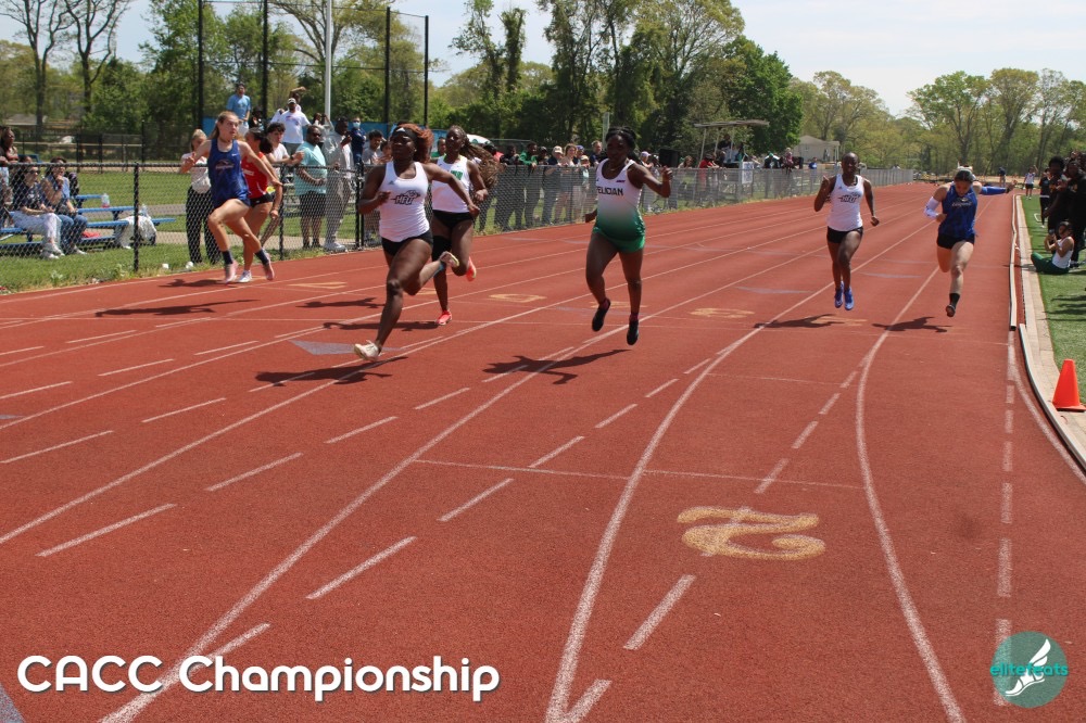 Jahtivya Williams leading a pack of sprinters across the finish line