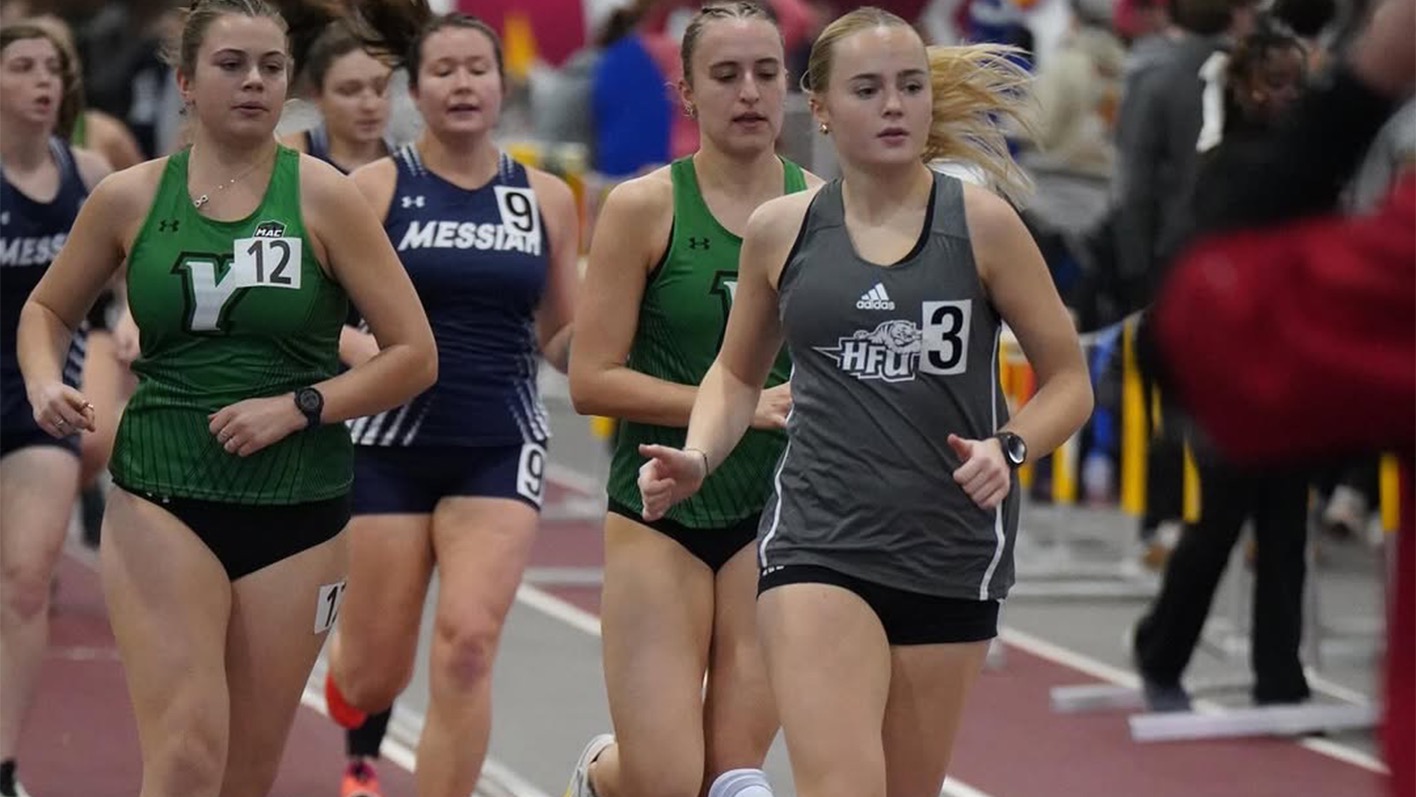 A closeup of Oliwia Moyer running, with three competitors behind her