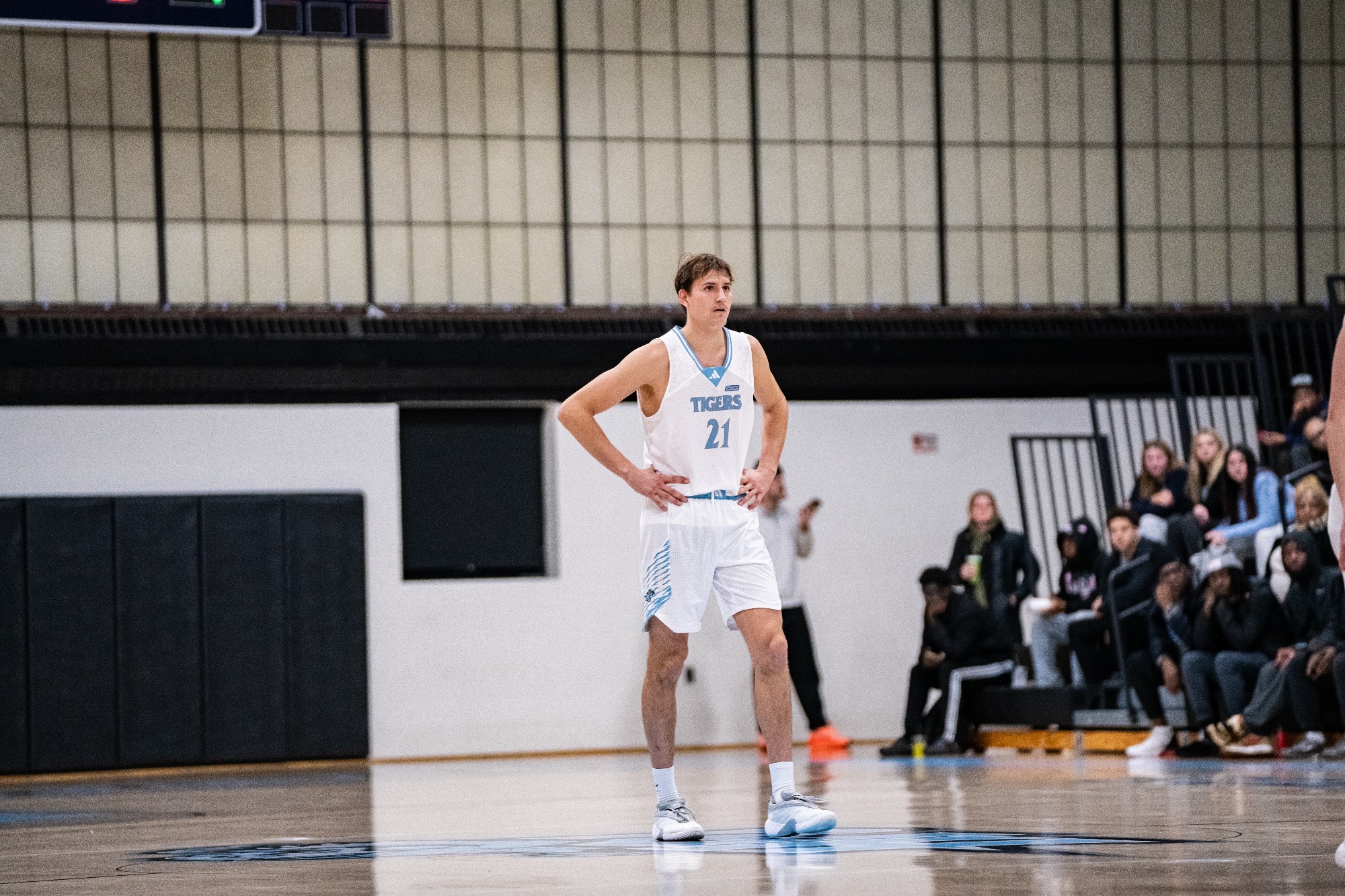 Raphael Dupouy standing on the court, with his hands on hips