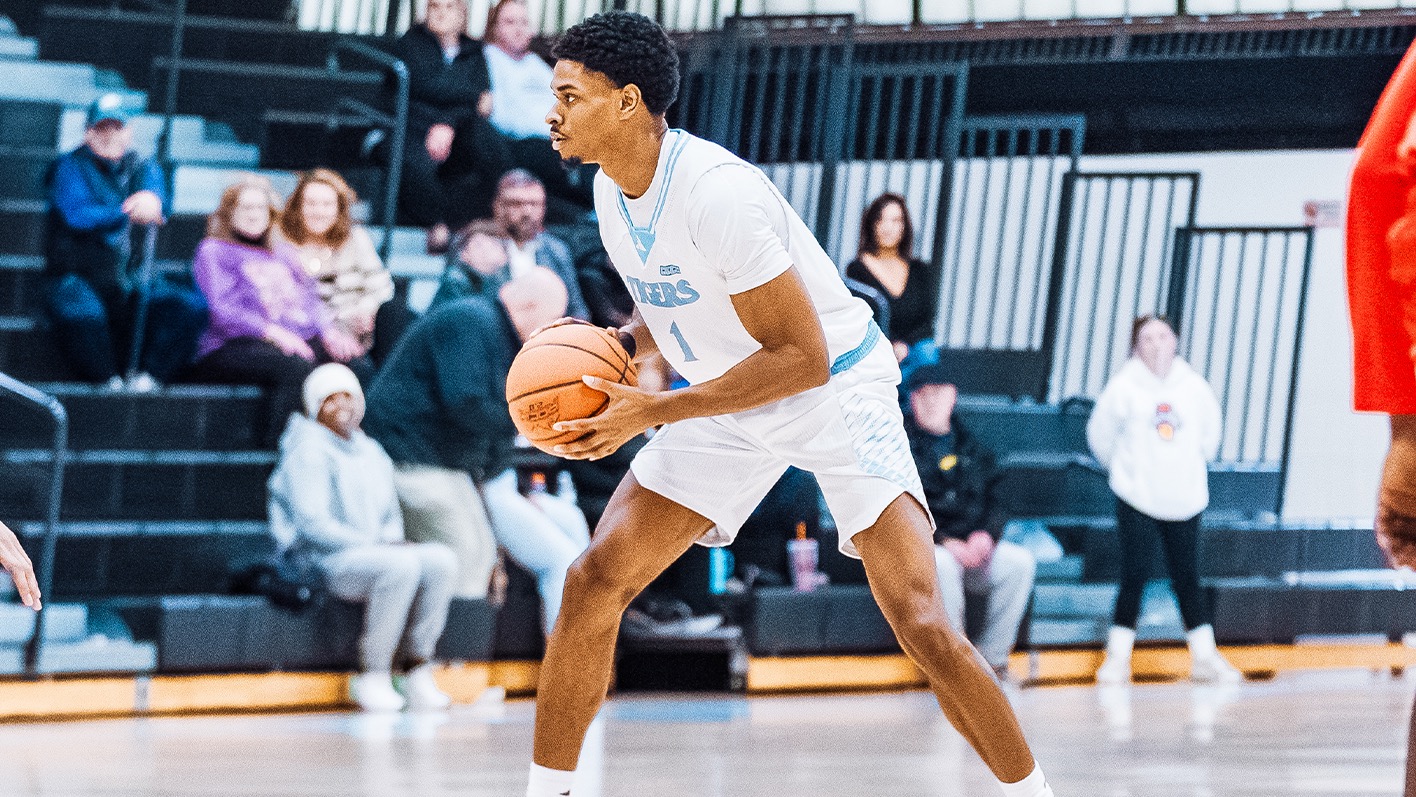 Najee Coursey holding the ball in triple threat position, looking towards his right at the top of they key