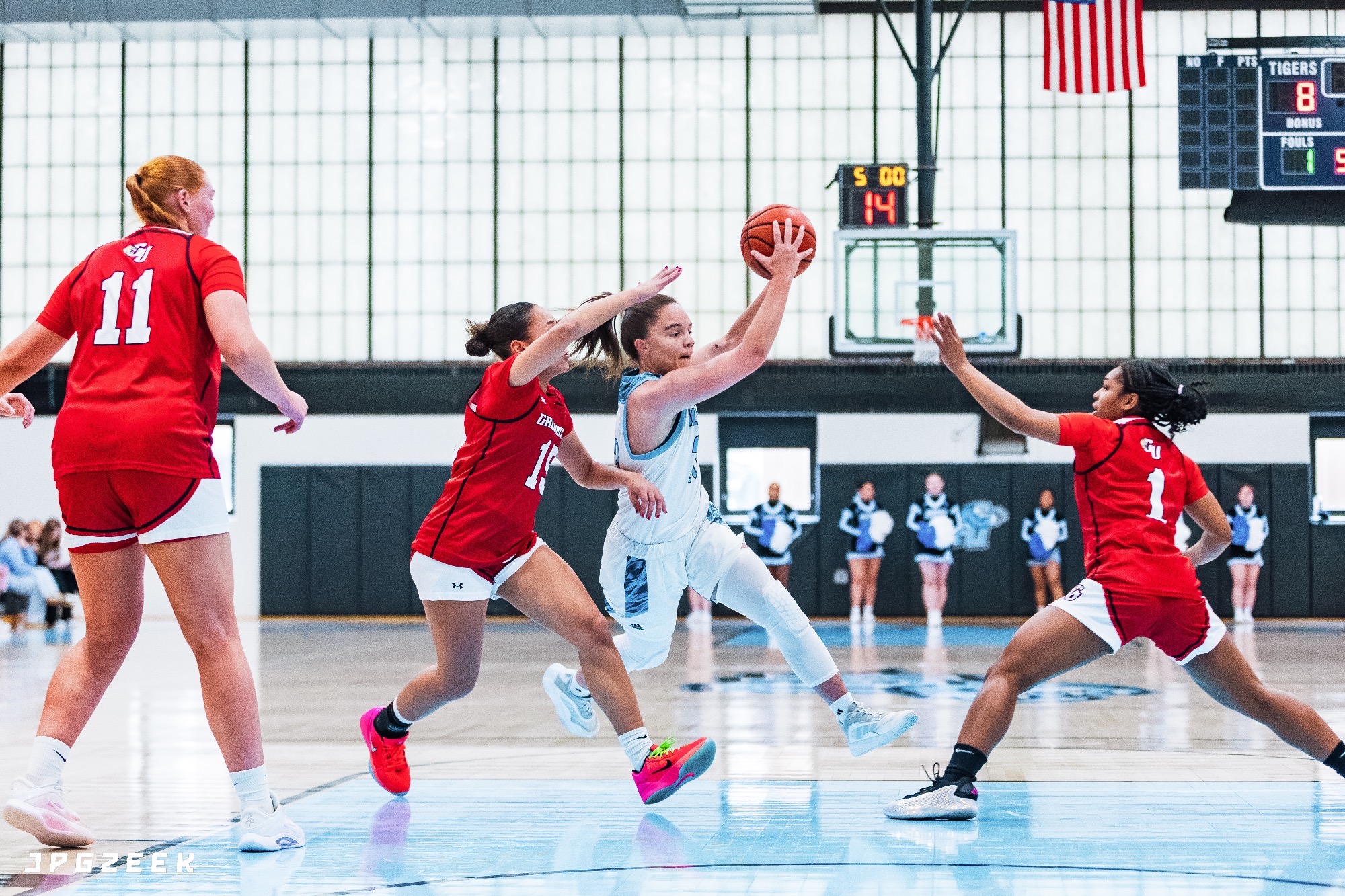 Kaelah Carter dribbling into the paint, in-between two defenders