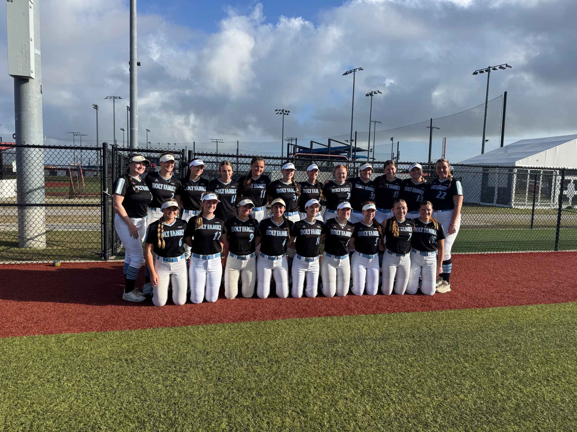 HFU Softball poses for a team picture during their spring break trip in Florida 