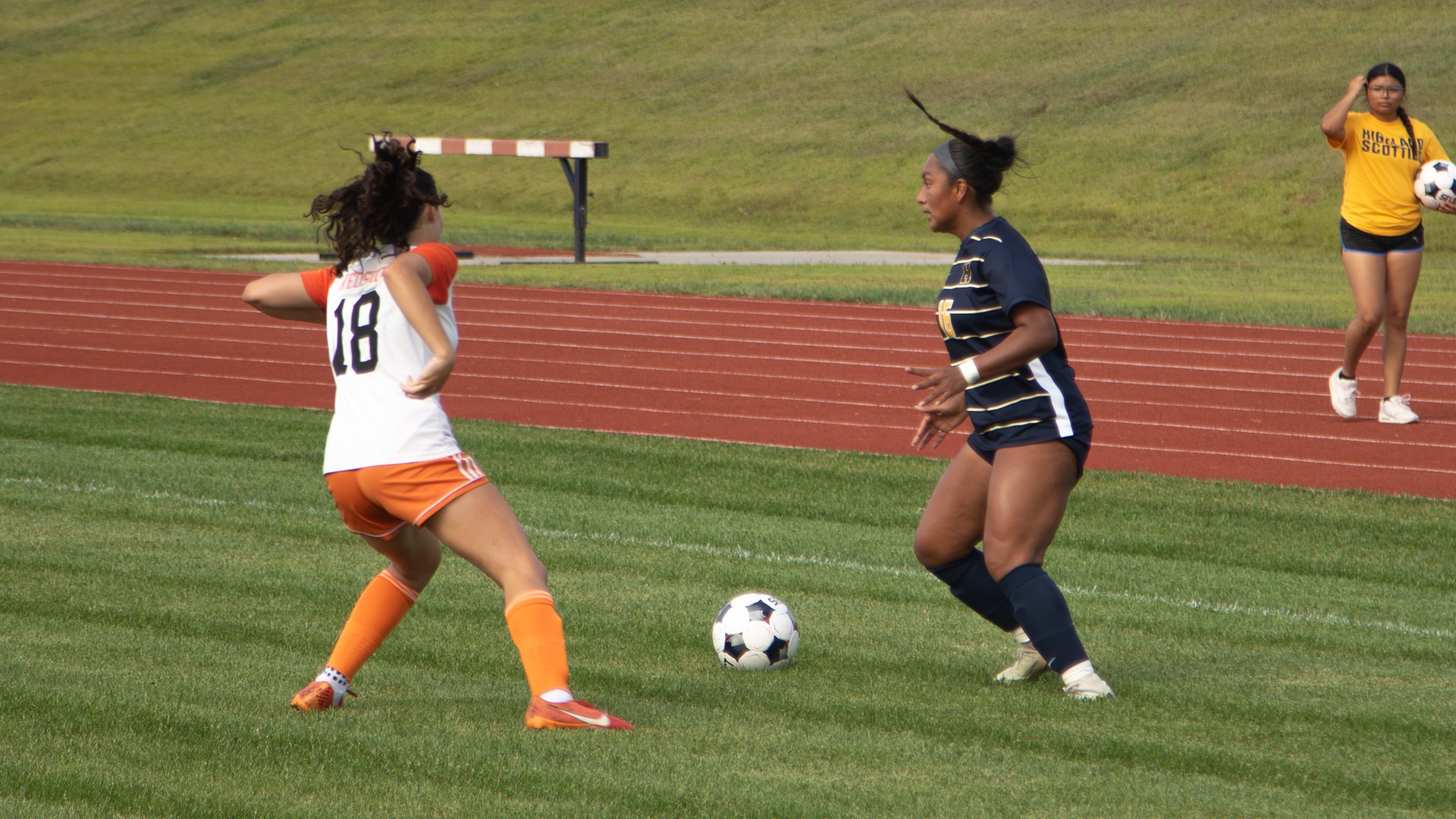 Ashley Romero surveys the defense against Neosho before sending in a cross.