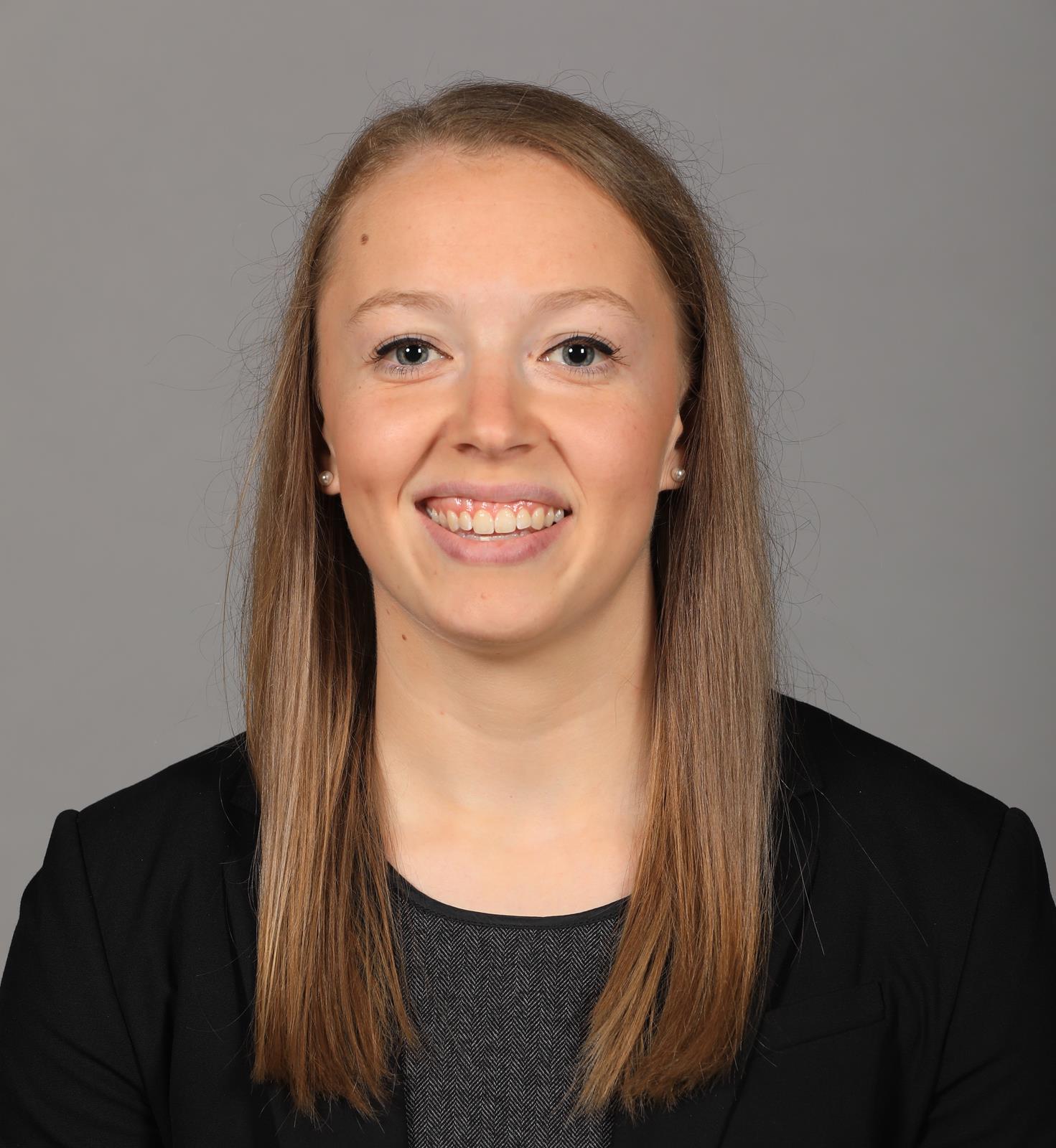Hailey Yohn Headshot