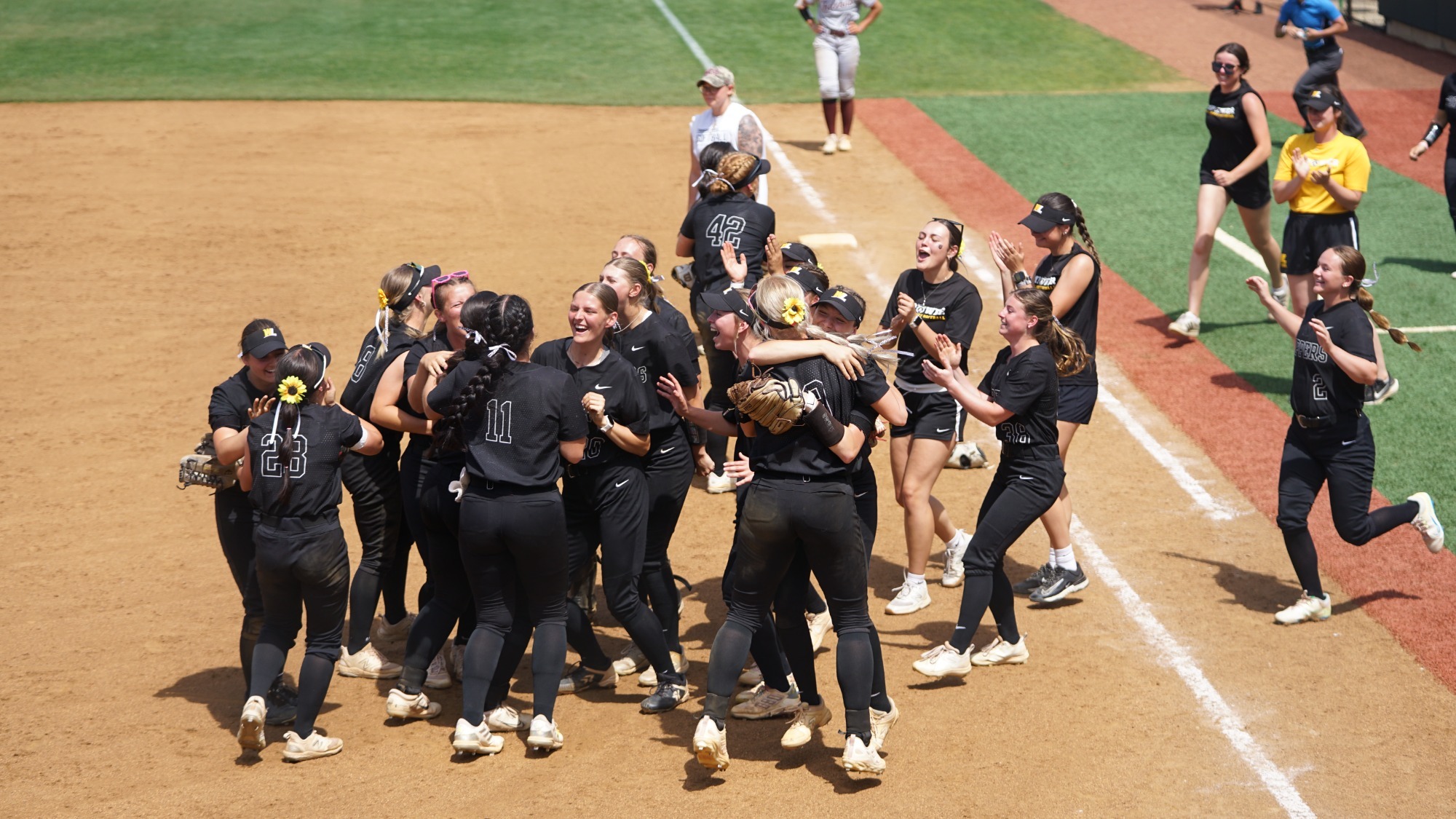 SB_Team_Celebration_Fairmont_State_MEC_Tournament_25