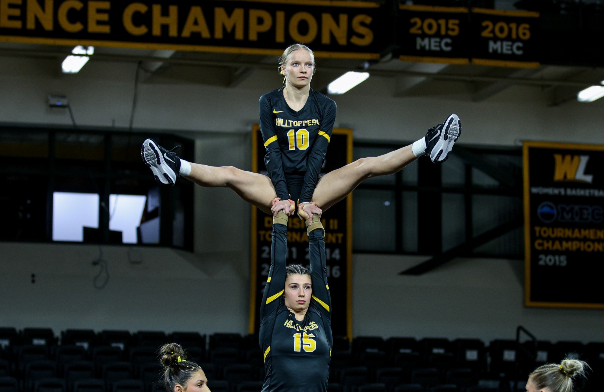 AT_Thea_Bordeaux_Bella_Paternoster_Wheeling_2026