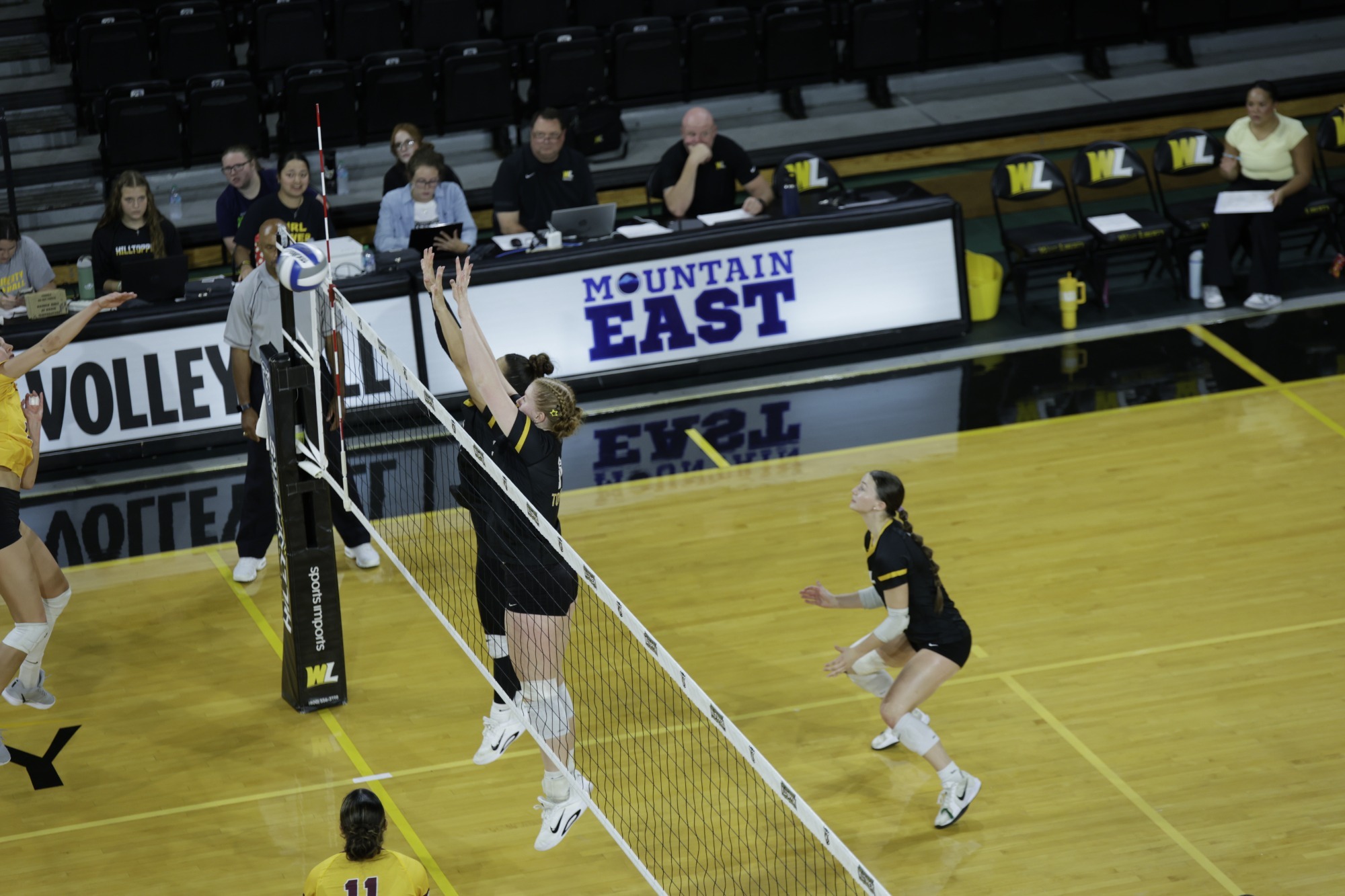 VB_Block_At_Net_Charleston_2026
