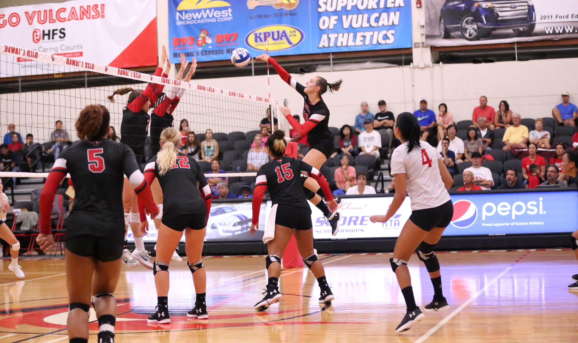 Evelin Solyomvari Women's Volleyball Hawai'i Hilo Vulcans Athletics