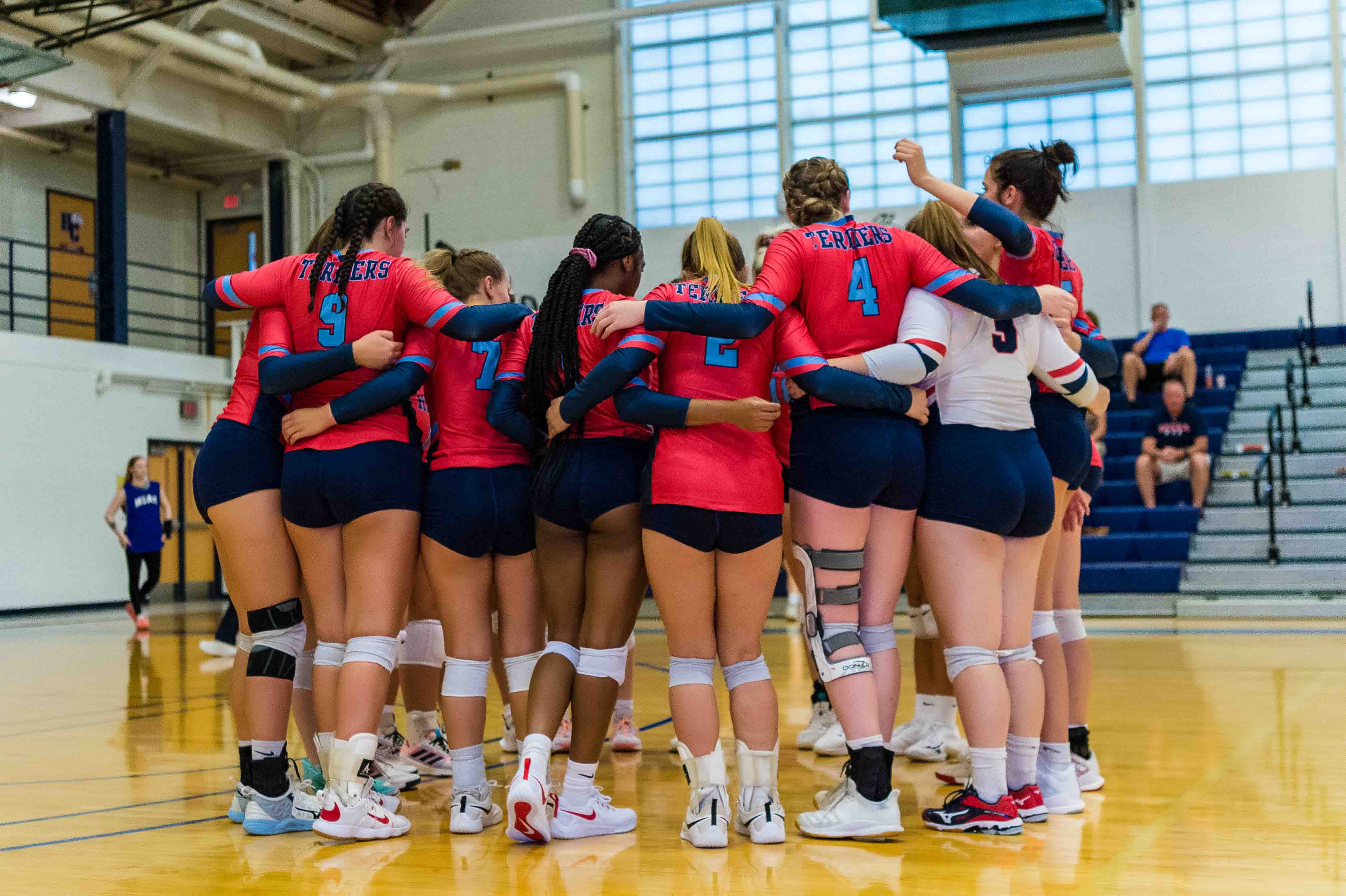 Women's Volleyball Loses SemiFinal Match With Wittenberg, 30 Hiram