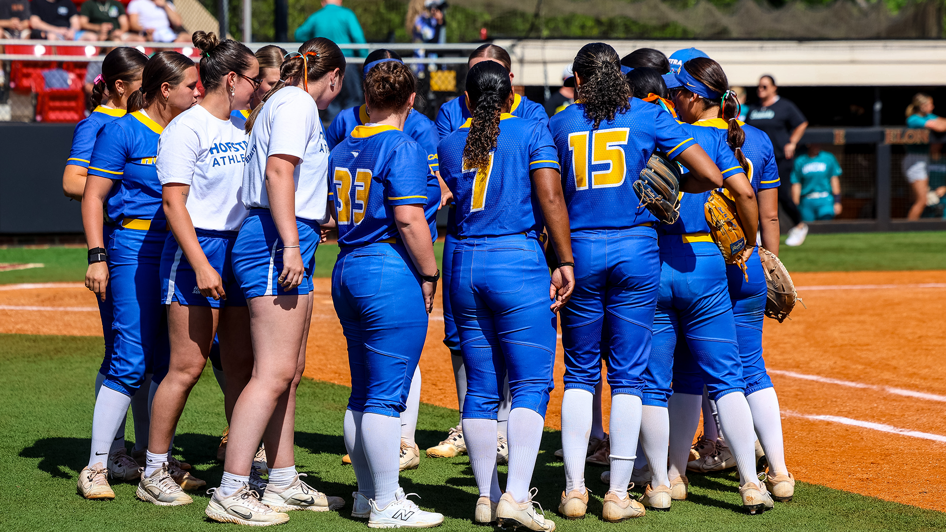2026 Hofstra Softball Huddle