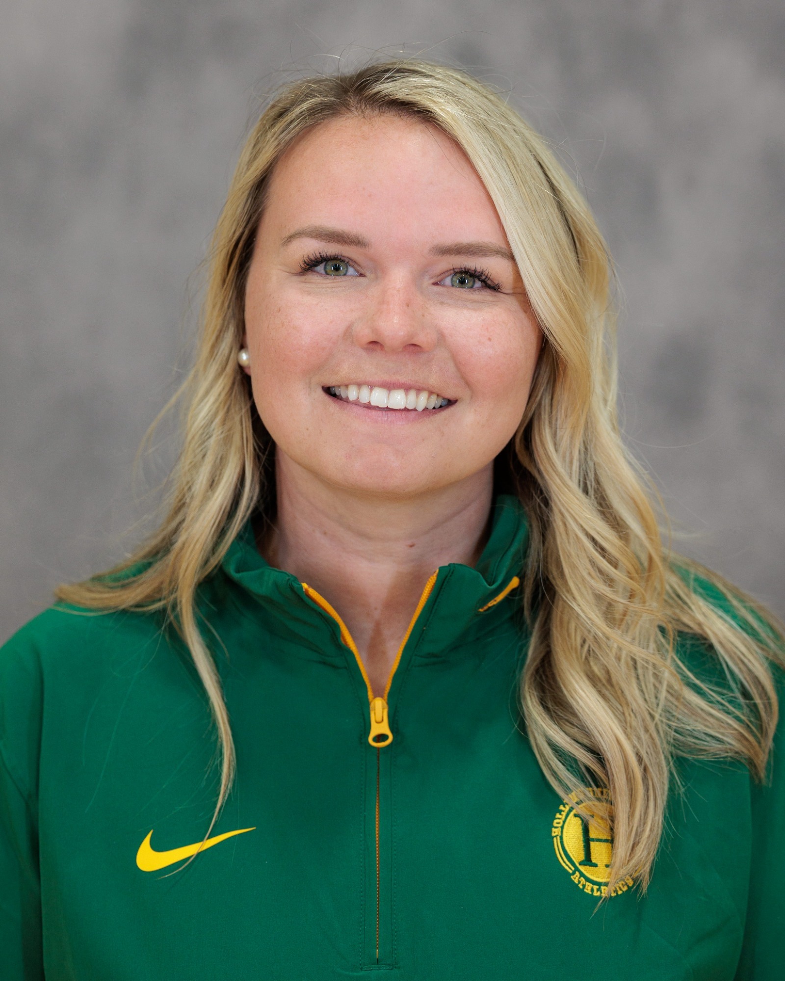 Emilee Dunton Head Basketball Coach head shot