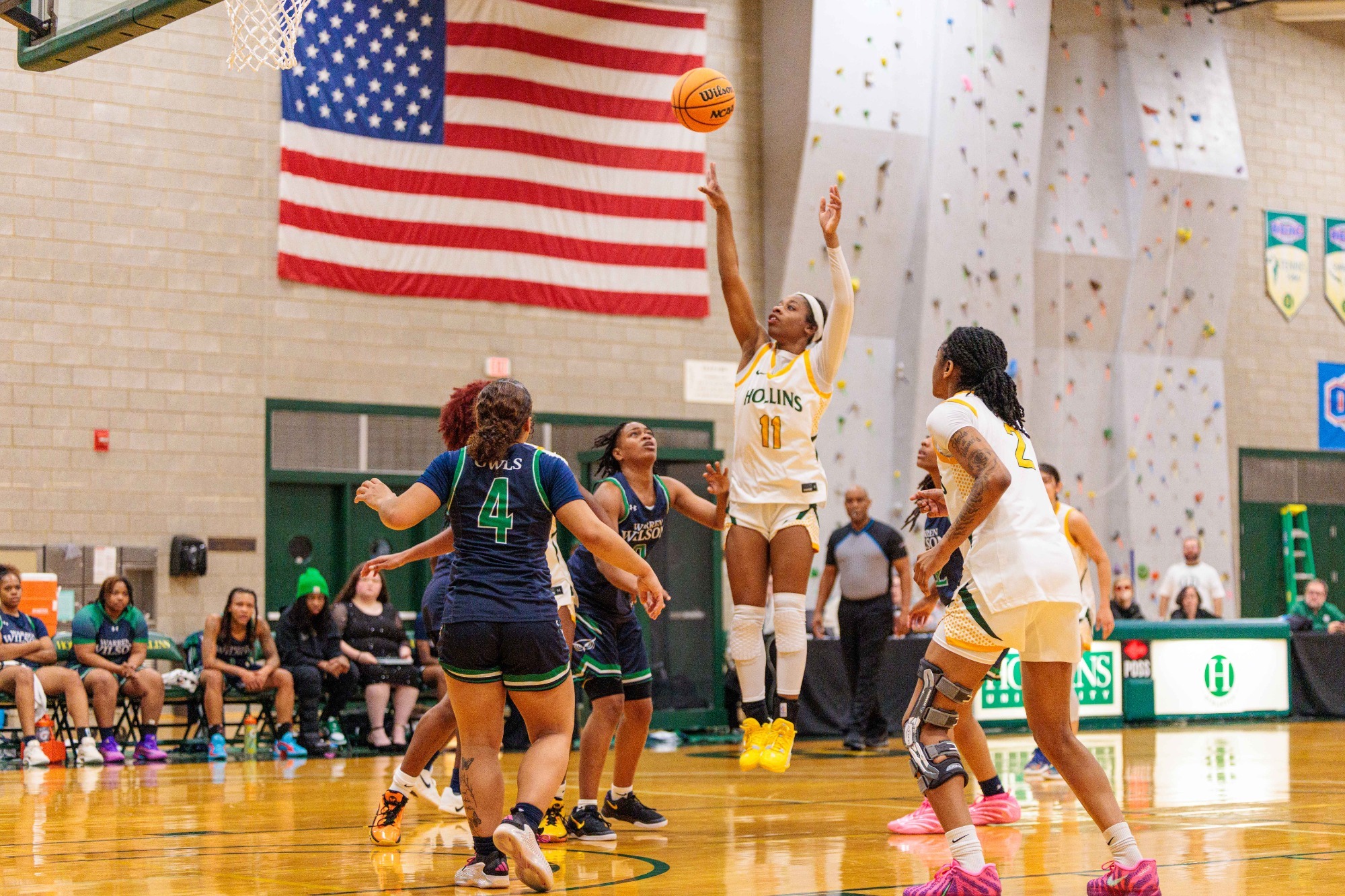 Noelani Carter with a pullup jumper