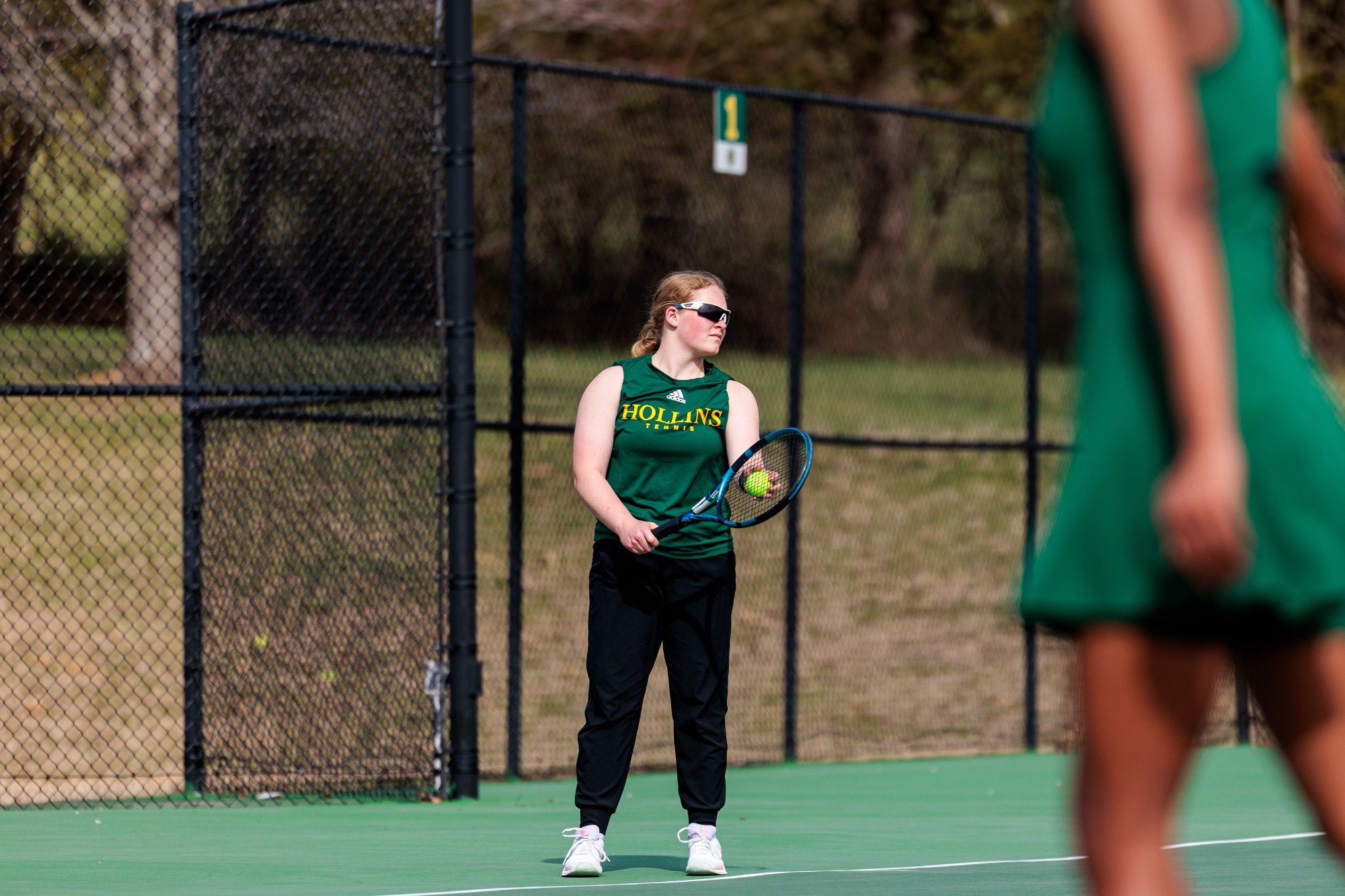 Rachel Hull serving in a doubles match