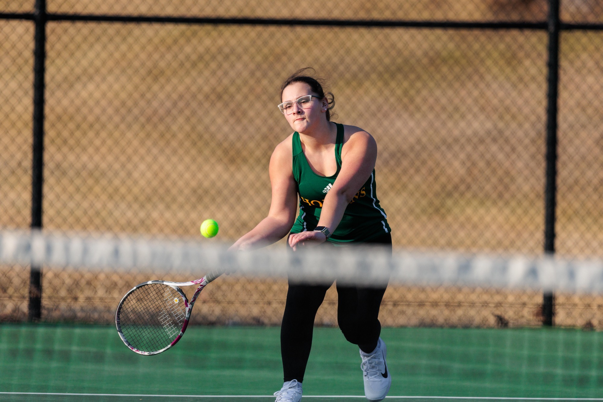 Jade Thompson hitting a forehand