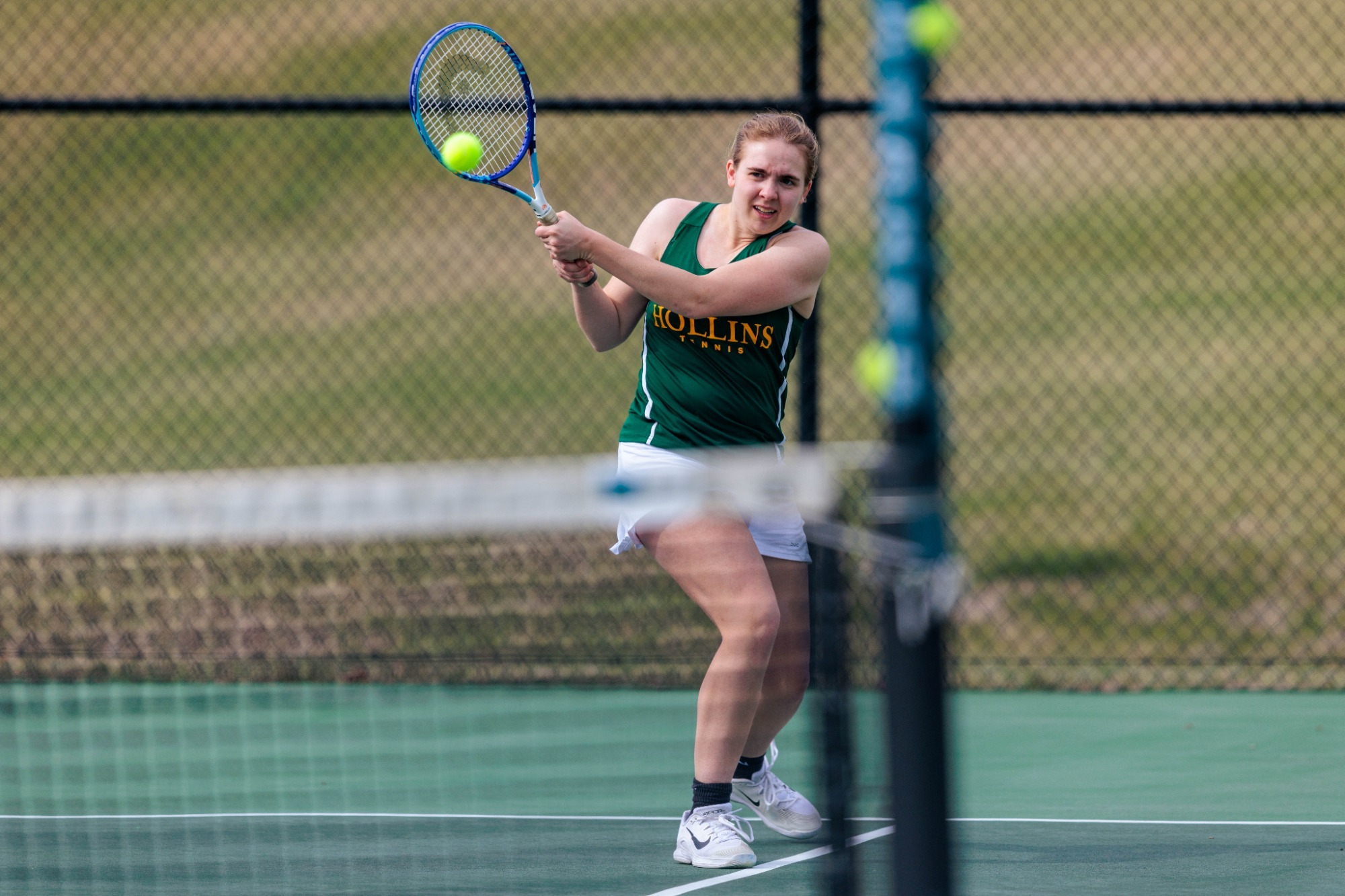 Anna Starman returns a backhand