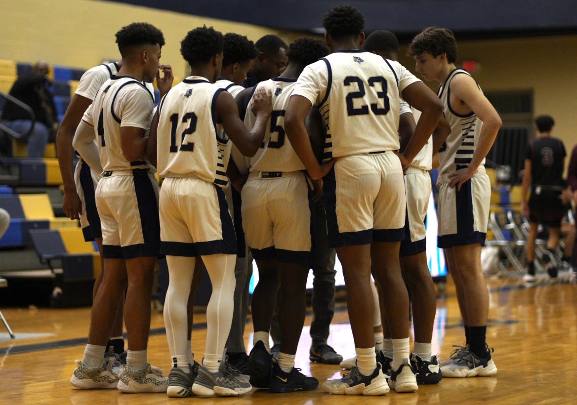 Basketball-huddle-2022-23