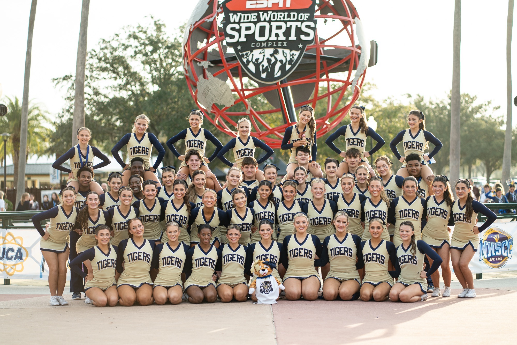 cheer-teampic-nationals-globe