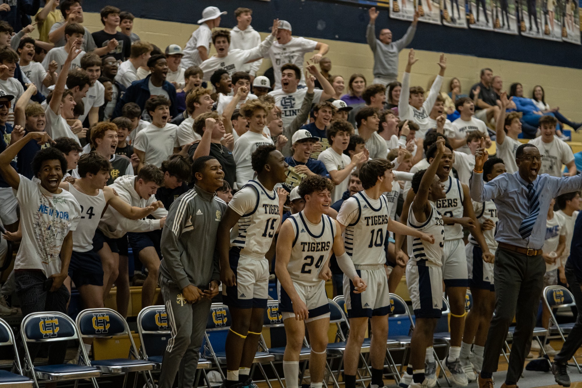 crowd-jesuit-home-basketball