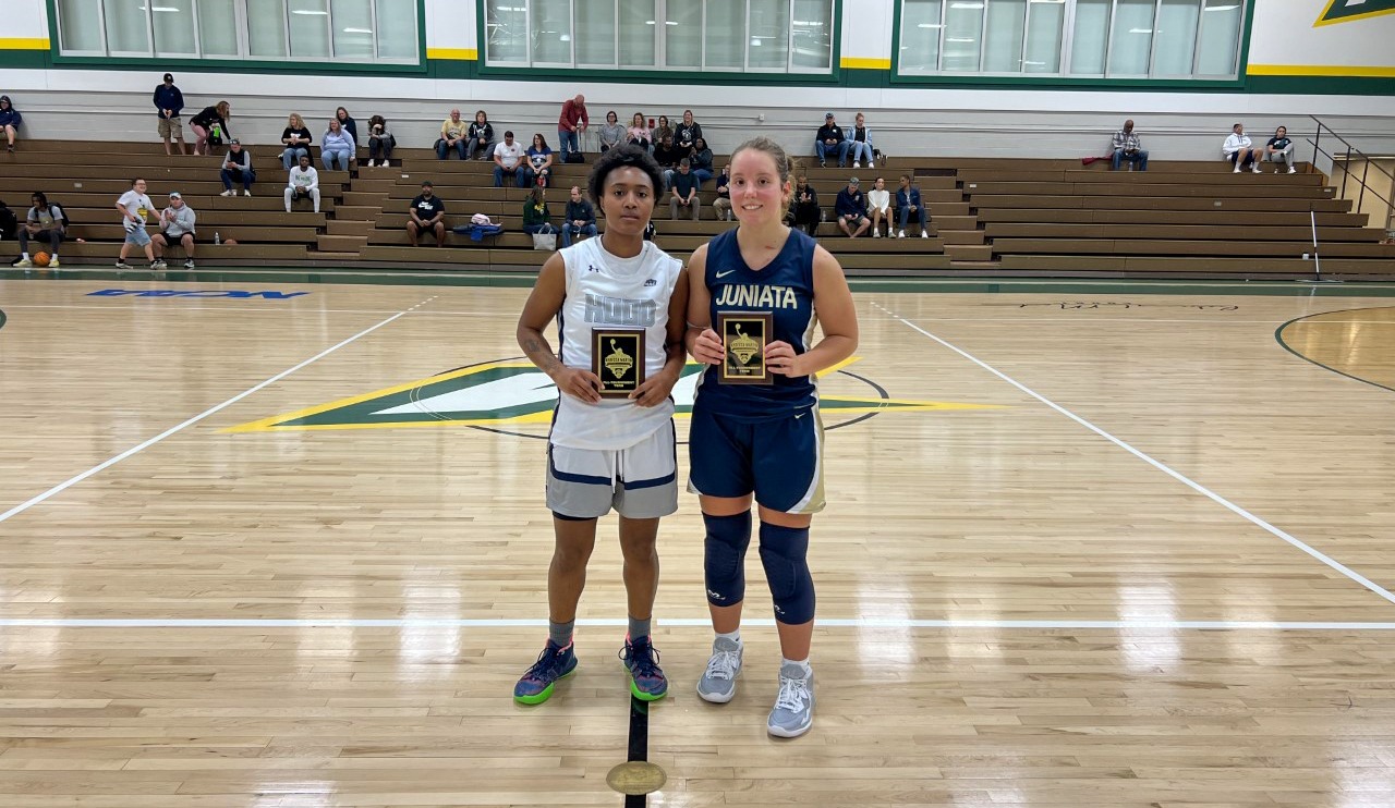 Women’s basketball uses strong fourth quarter for season’s first win